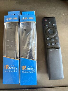IR-1316 Universal Remote Control - Black